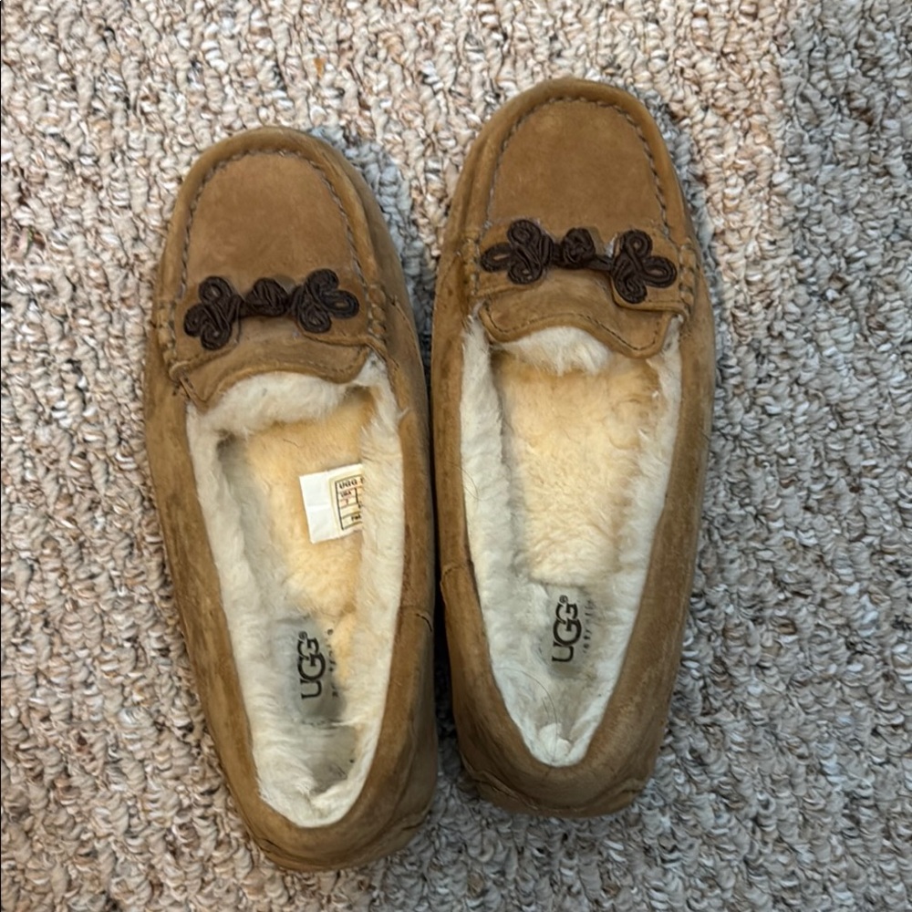 UGG Chestnut Sheepskin Lined Moccasins size 7 NWOT